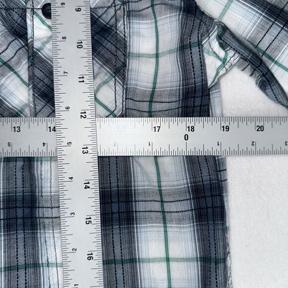 Helix Men’s Medium Short-Sleeve Button-Up Shirt Bundle (2) – Pinstripe & Plaid - Picture 5 of 15